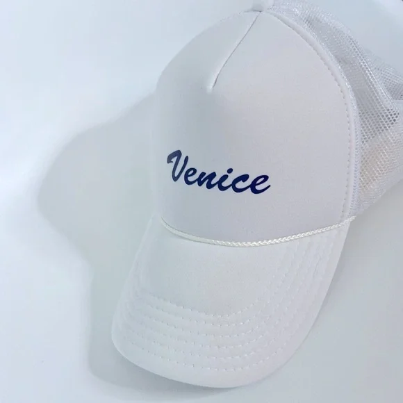 Venice Hat ๐๏ธ๐โโ๏ธโ๏ธ - Picture 2 of 4